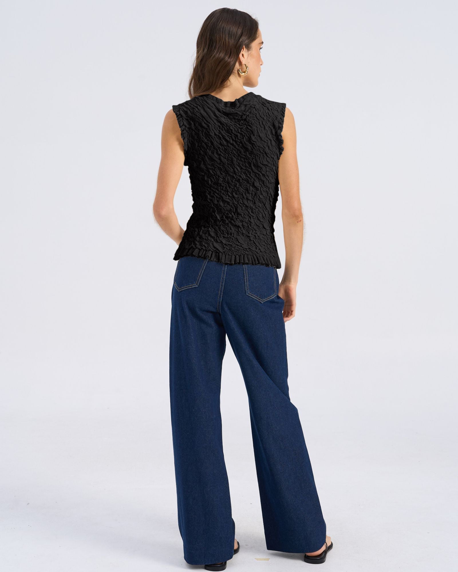 AWSTORMI TEXTURED SLEEVELESS TOP